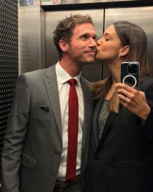 Marine Lorphelin Instagram - Joyeux anniversaire ma moitié @stan_gruau ❤️ 

Tu es un homme drôle, inspirant, déterminé et passionné. Partager ta vie n’est pas de tout repos 🏃🏽🏃🏽‍♀️🥰 mais j’adore ça, c’est du bonheur en grosse dose ! 

Que cette année t’apporte beaucoup de joie et que tu continues de t’épanouir dans des projets. 

On est une équipe 🐏❤️