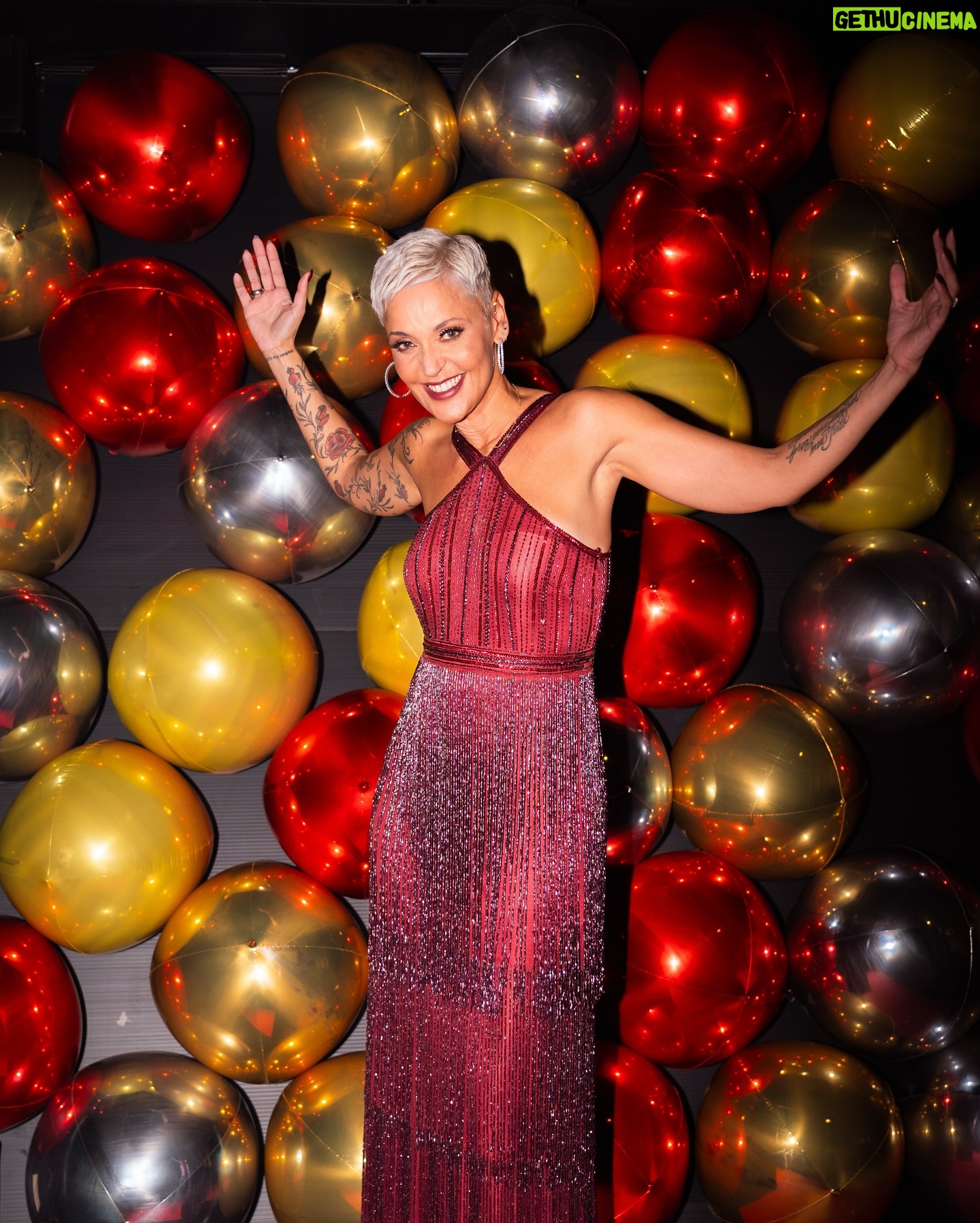 Mariza - 6.5K Likes - Que o espírito do Natal nos envolva com amor, serenidade e esperança. 🌟
Que cada abraço seja mais forte, cada sorriso mais verdadeiro e cada momento partilhado mais especial.
Feliz Natal, com todo o meu coração. ❤️