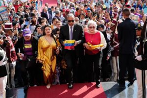 Marlene De Andrade Instagram - Acompañamos entre cantos y alegría al pueblo en la caminata desde la #AsambleaNacional hasta el Panteón Nacional, en este día donde le rendimos Honores al Maestro Luís Beltrán Pietro Figueroa 🙏🏻🙏🏻🙏🏻

🔵 El Presidente de la República Bolivariana de Venezuela, Nicolás Maduro Moros, dirige el acto de inhumación y exaltación de los restos mortales del maestro Luis Beltrán Prieto Figueroa en el Panteón Nacional. 🇻🇪🙏🏻🙏🏻🙏🏻 

¡Viva por siempre el Maestro de Maestros Luis Beltrán Pietro Figueroa ! 🇻🇪