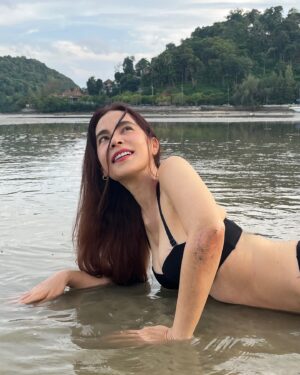 Marsha Vadhanapanich Instagram - ควรจะบรรยาย..ว่าไงดีอะบอกหน่อย🩷
คิดไม่ออกซะงั้น #ภูเก็ต #marshairis
ไม่อนุญาติให้ใครนำภาพไปลงช่องทางอื่น ภาพมีลิขสิทธิ์