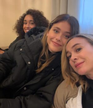 Marta Hazas Instagram - Ha sido un buen año en todos los sentidos, mira que he conocido gente maja y me sigo quedando con quienes ya hace mucho que me encantan.
Gracias 2024 🤍⭐️🎥
No espero nada y lo deseo todo 2025. ✨🍋✨
Empezamos!!! Y seguimos haciendo viajes de todo tipo 😊
.
#felizaño 
#salud #2025 #Culpatuya #hotelbitcoin #playadelobos #laagencia #machosalfa #lavidabreve