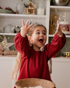 Marta Melro Instagram - A família das Melrinhas deseja a todos umas boas festas! Um beijinho sobretudo para aqueles para quem esta época é mais difícil, seja por que motivo for. Fica aqui o nosso carinho , que o vosso coração possa ficar mais leve! ❤️✨

@casadeluzfotografia