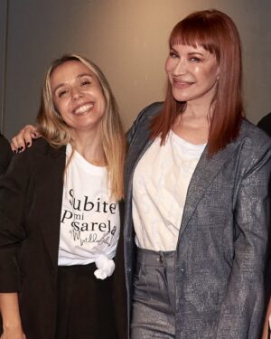 Matilda Blanco Instagram - Más de Subite a Mi Pasarela 3ra Edición! 👠
Este año cerró así con todo! 💫
Con una Master Class increíble! 
Gracias siempre a todos los que se Subieron! 

📍CMD
@bacreativa 
@remingtonlatam 
@matildablancoescuela modelos y asistebtes
@approfessionalmakeup 
@paratirevista 
@bagovit 
@multiled 
@orientargentina 
@abanicospublicitarios 
@noyandeliverydecafe 

Speakers
@andypellegrinook 
@pepeochoa88 
@solerubio 

Mi look @allo_martinez 
Hair color @cerininet 

Idea y realización @matildablanco 
Producción logística PR @soyloregentile 

#subiteamipasarela #matildablancoescuela