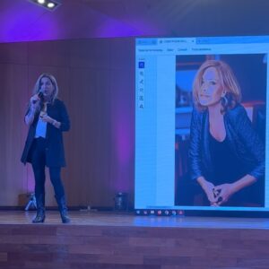 Matilda Blanco Instagram - Más de Subite a Mi Pasarela 3ra Edición! 👠
Este año cerró así con todo! 💫
Con una Master Class increíble! 
Gracias siempre a todos los que se Subieron! 

📍CMD
@bacreativa 
@remingtonlatam 
@matildablancoescuela modelos y asistebtes
@approfessionalmakeup 
@paratirevista 
@bagovit 
@multiled 
@orientargentina 
@abanicospublicitarios 
@noyandeliverydecafe 

Speakers
@andypellegrinook 
@pepeochoa88 
@solerubio 

Mi look @allo_martinez 
Hair color @cerininet 

Idea y realización @matildablanco 
Producción logística PR @soyloregentile 

#subiteamipasarela #matildablancoescuela