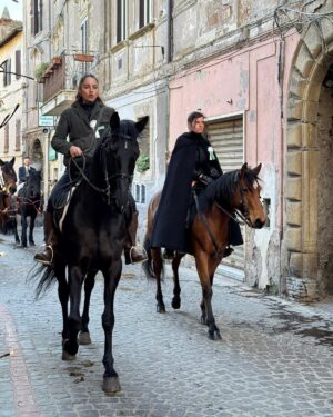 Matilde Gioli Instagram - Evviva Sant’Antonio 🐴

📍Sutri 2025