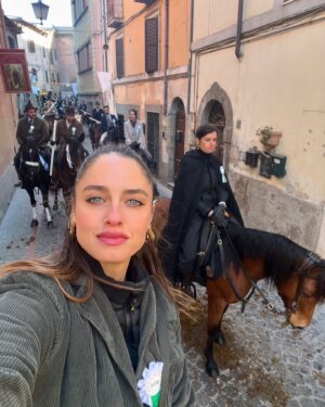 Matilde Gioli Instagram - Evviva Sant’Antonio 🐴

📍Sutri 2025