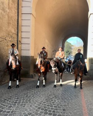 Matilde Gioli Instagram - Evviva Sant’Antonio 🐴

📍Sutri 2025