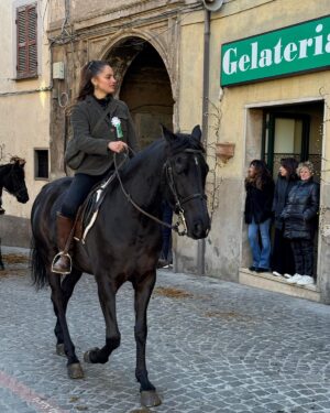 Matilde Gioli Instagram - Evviva Sant’Antonio 🐴

📍Sutri 2025