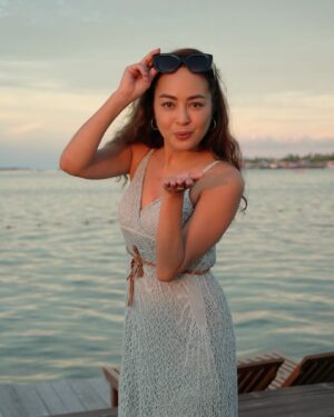 Maya Karin Instagram - And it’s a wrap for Duyung 2!! 
Terima kasih team, cast and crew! Bye bye Samporna, jumpa lagi for Duyung 3 hehehe
👋🏼
#duyung2 #putriduyung