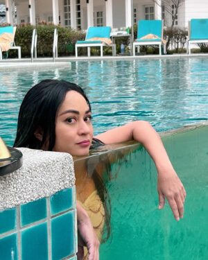 Maya Karin Instagram - When you heard nothing but marriage/divorce stories all week, macam2.. 
and now hujan lagi kat damansara, so I will just lepak in the pool. 
Happy weekend everybody! ✌🏼🧜🏼‍♀️
#malas #duyung2