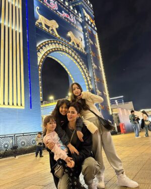 Mays Anber Instagram - واخيرا صورة ٢٠٢٥ 😂😂😅 اني واعظم انجاز في حياتي ❤️ كل عام وانتو وأهلكم واحبابكم بالف خير 🥰