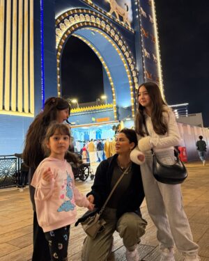 Mays Anber Instagram - واخيرا صورة ٢٠٢٥ 😂😂😅 اني واعظم انجاز في حياتي ❤️ كل عام وانتو وأهلكم واحبابكم بالف خير 🥰