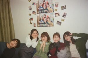 Mayu Hotta Instagram - ・
この作品を通して
様々な角度から物事を考える時間を
持つことができました。
皆様にはどのように届いていたのでしょうか？
若草物語最後までご視聴いただき
本当にありがとうございました😌
大切な仲間たちとかけがえのない時間を
過ごせたこともとても幸せでした。
今年もあと少しで終わりますね！
皆様、お身体大切に幸せでいてくださいね✨

#若草物語