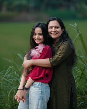 Meenakshi Anoop Instagram - Happy birthday to you ammee….. my other half i am you and you are me ! no matter how old I am I always need you and in this world you are my world love you shudhari I love you soo soo much 😘🤍