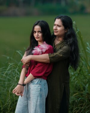 Meenakshi Anoop Instagram - Happy birthday to you ammee….. my other half i am you and you are me ! no matter how old I am I always need you and in this world you are my world love you shudhari I love you soo soo much 😘🤍