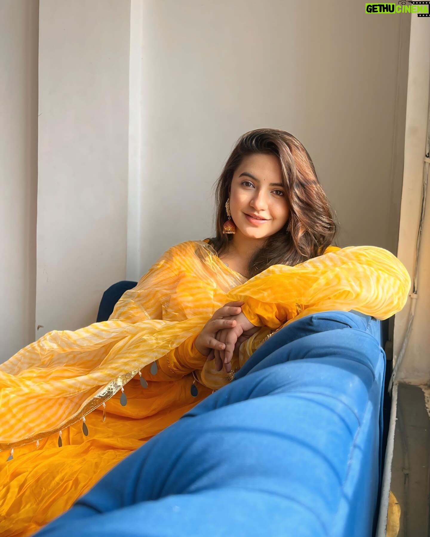 Meera Deosthale - 15.6K Likes - This stunning yellow suit from @aachho 💛
Pr by @dinky_nirh ♥️