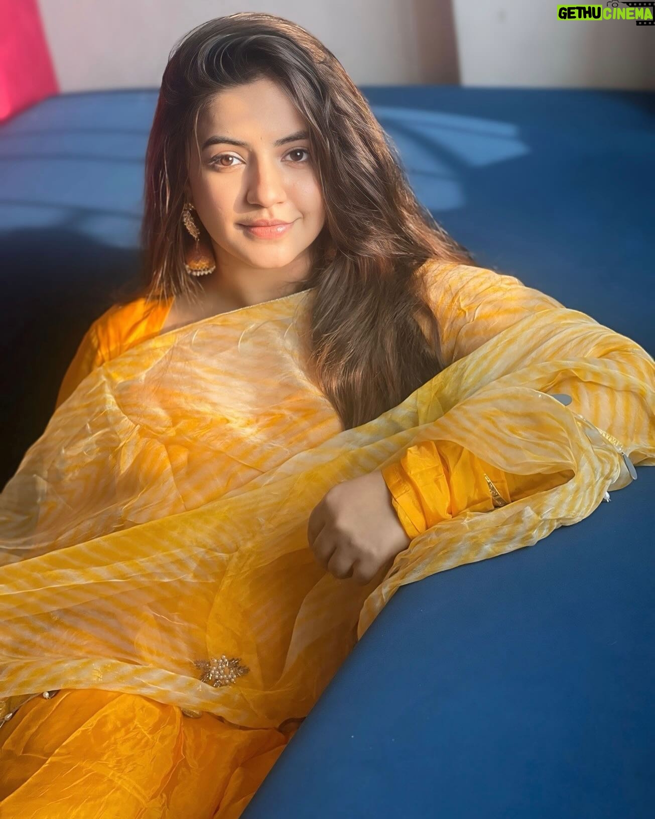 Meera Deosthale - 15.6K Likes - This stunning yellow suit from @aachho 💛
Pr by @dinky_nirh ♥️