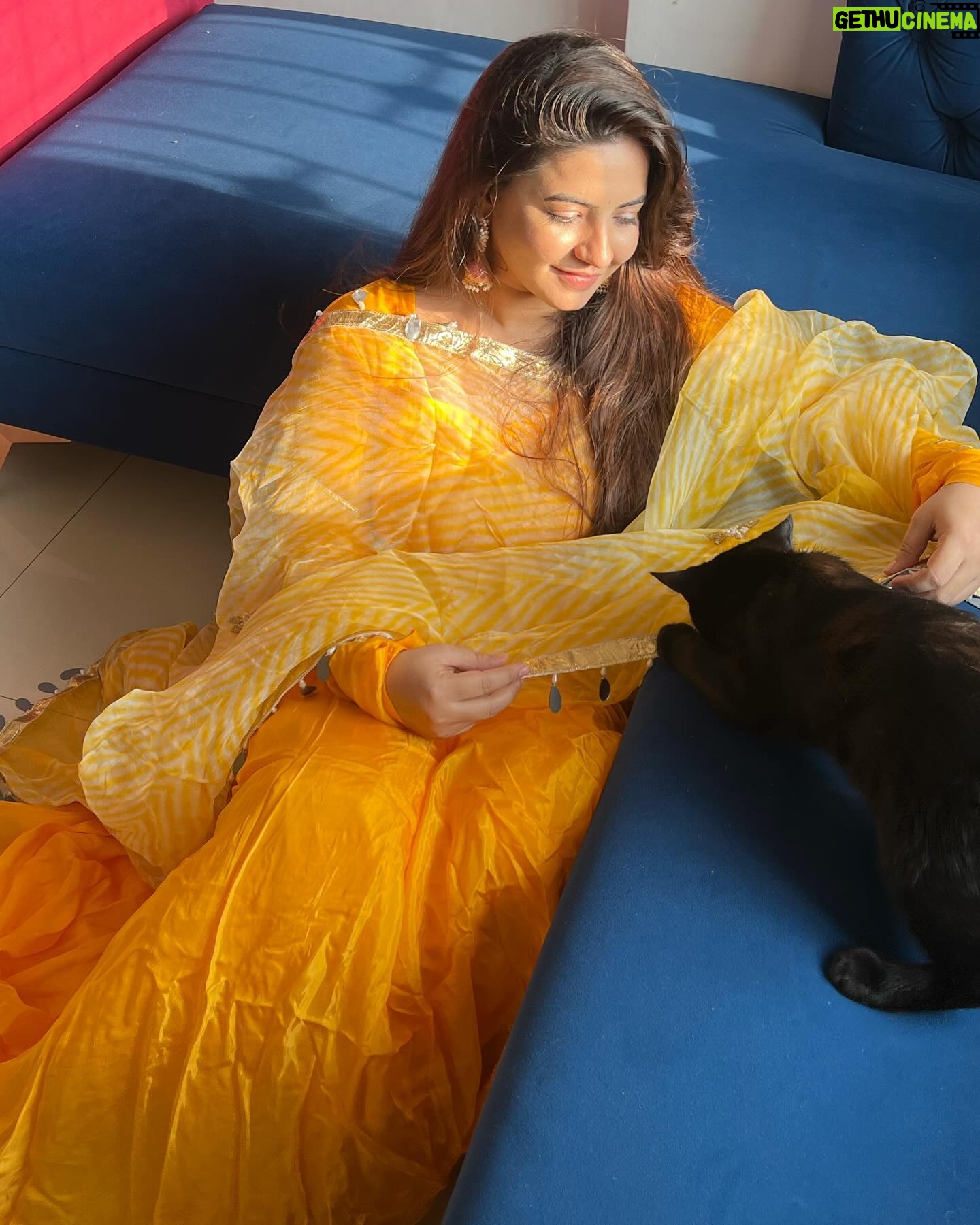 Meera Deosthale - 15.6K Likes - This stunning yellow suit from @aachho 💛
Pr by @dinky_nirh ♥️