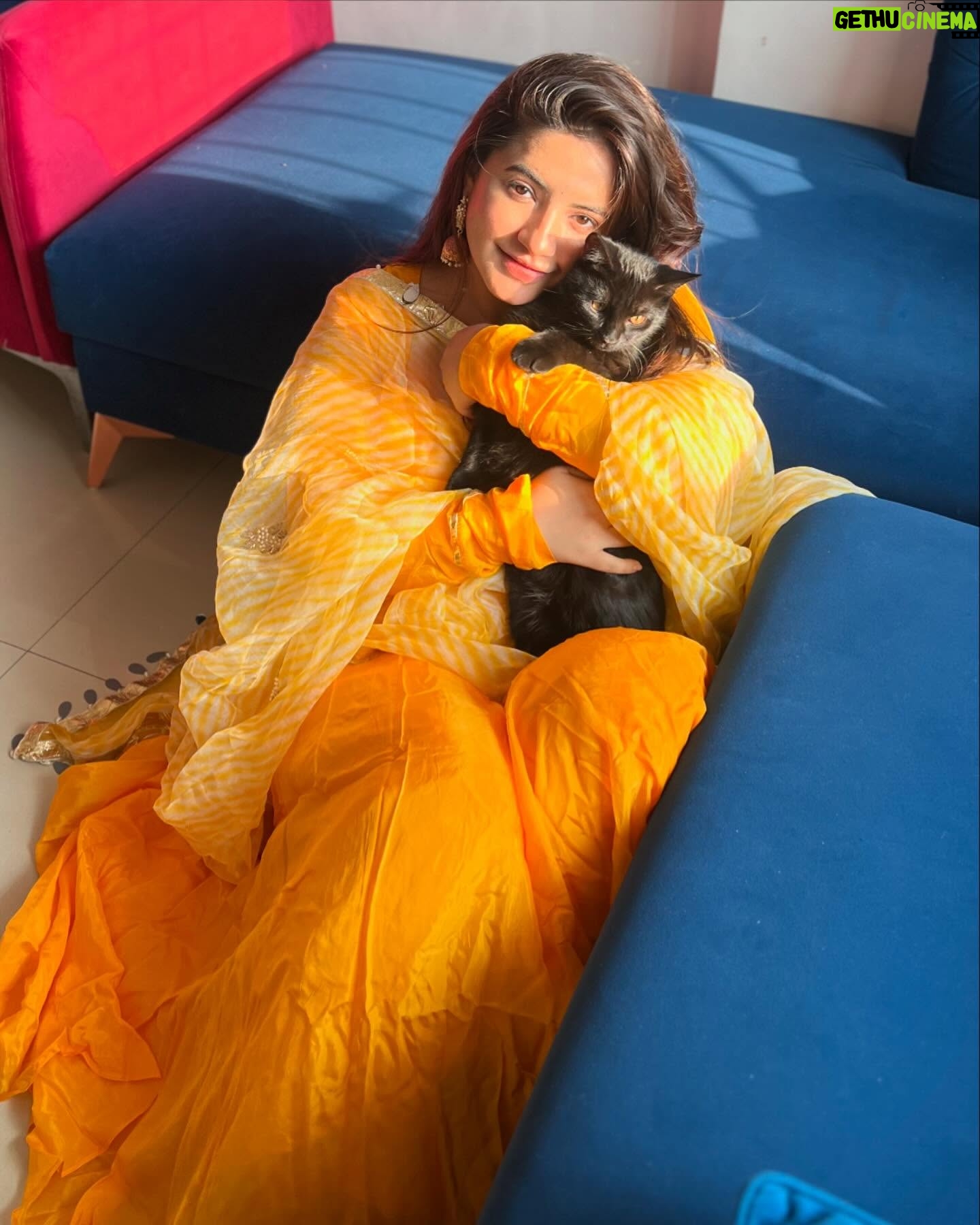 Meera Deosthale - 15.6K Likes - This stunning yellow suit from @aachho 💛
Pr by @dinky_nirh ♥️