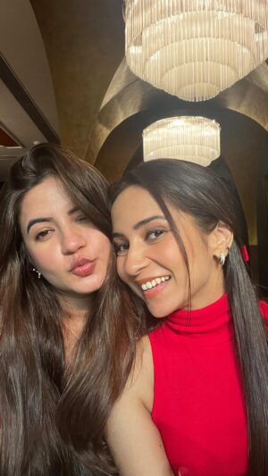 Meera Deosthale Instagram - Best friends edition over a long due lunch ! 

Yes , we are those best friends who are not visible on each others feeds because mostly we are busy having a great time and we meet rarely 🤭🤭