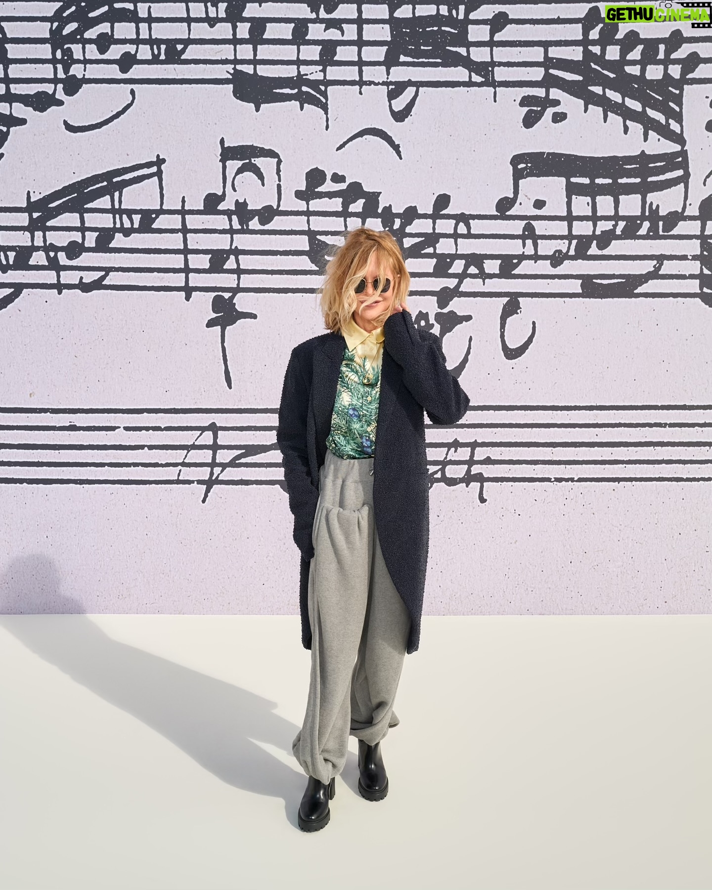 Meg Ryan - 11.6K Likes - @loewe @jonathan.anderson
#LOEWESS25