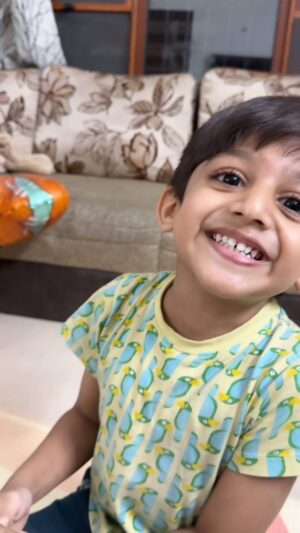 Meghana Raj Instagram - 🧿 ಎಂತ ಹೆಮ್ಮೆಯ ಗಳಿಗೆ! ನಿನ್ನೆ ರಾಯನ್ “ಹಚ್ಚೇವು ಕನ್ನಡದ ದೀಪ” ಎಂದು ಹಾಡಿದ. ನಿನಗೆ ಈ ಹಾಡು ಹೇಗೆ ಗೊತ್ತು ಅಂತ ಕೇಳ್ದಾಗ… “ಸ್ಕೂಲಲ್ಲಿ ಹೇಳ್ಕೊಟ್ರು ಅಮ್ಮ” ಎಂದು ಹೇಳಿದ. ನಾನು ರೆಕಾರ್ಡ ಮಾಡಿಕೊಂಡೆ. 

ಮನೆ ಮಾತ್ರ ಅಲ್ಲ. ನಮ್ಮ ಸುತ್ತ ಇರುವ ವಾತಾವರಣದ ಪ್ರಭಾವ ನಮ್ಮ ಮೇಲಿರುತ್ತೆ.

ನಾನೊಬ್ಬ ಕನ್ನಡಿಗಳಾಗಿ ಪ್ರತಿನಿತ್ಯ ನನ್ನ ಭಾಷೆ ಸಂಭ್ರಮಿಸುತ್ತೇನೆ.

ಇನ್ನು ಮುಂದೆ ಈ ತಿಂಗಳನ್ನ “ನಮ್ಮ ನವೆಂಬರ್” ಎಂದು ಕರೆಯೋಣ? 🧿