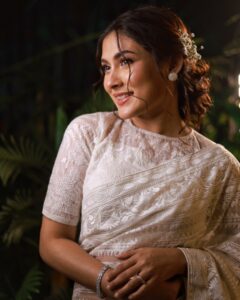 Actress Mehazabien Chowdhury HD Photos and Wallpapers December 2024