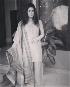 Actress Mehwish Hayat HD Photos and Wallpapers July 2022