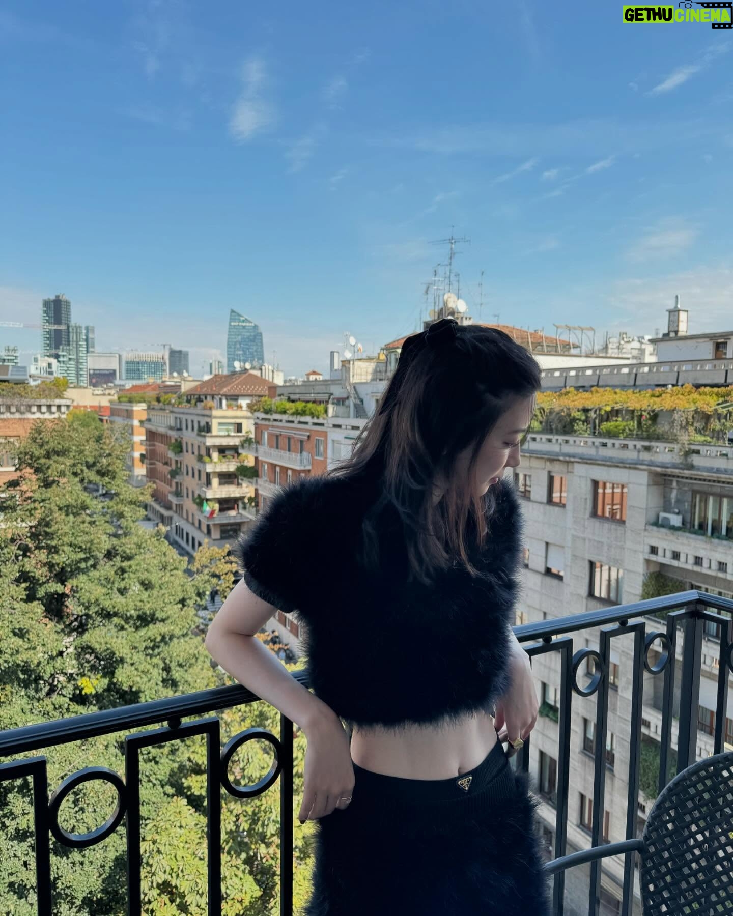 Mei Nagano - 706.6K Likes - ・
🎀🖤💃
#pradass25
#prada