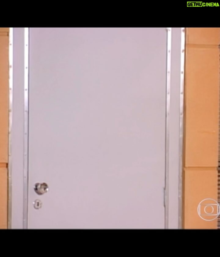 Mel Lisboa - 45.7K Likes - Ainda muito emocionada com o reconhecimento mundial da @oficialfernandatorres, resolvi dedicar este #tbt ao episódio de “Os Normais” que gravei com ela e com @luizguimaraesoficial para vcs relembrarem tbm!
Viva Fernanda!
Viva o Cinema Nacional!
Viva a nossa Arte!
Personagem Taty, Episódio 21 “Tentações são normais”, 1ª temporada, 2001.
Foto: Divulgação TV Globo
#tbt