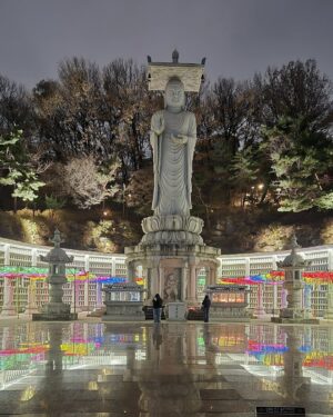 Mel Lisboa Instagram - Nosso Natal em Seul, Coreia! 🎄

@lunalisboa e @ricardozanatta nos recebendo ❤️

Seul - Coreia. Dezembro, 2024. Rolo #3

#Seul #seoul #coreia #korea #familia #ferias #holidays