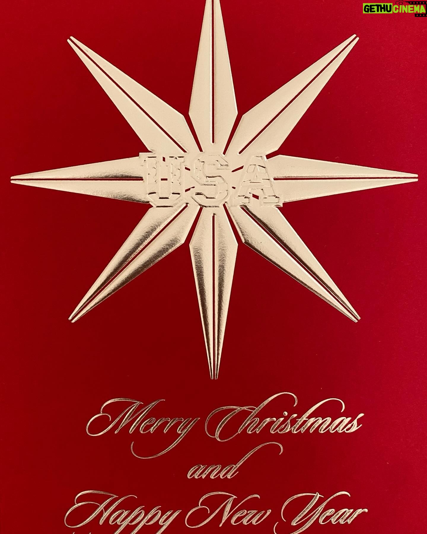 Melania Trump - 84.7K Likes - Merry Christmas! ✨