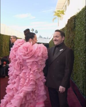 Melissa McCarthy Instagram - So much fun at the @goldenglobes!! You never forget the first time you get to be a human birthday cake!!!!

Thank you to @csiriano @dandridesigns @davidvoncannon @kristoferbuckle @beladorajewelry @davidyurman @dena_kemp @kurtgeiger  @dandridesigns @oliviaccarrano 
@tracemoore09 @jessica.amber @rogervivier for an amazing evening!!