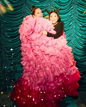 Melissa McCarthy Instagram - So much fun at the @goldenglobes!! You never forget the first time you get to be a human birthday cake!!!!

Thank you to @csiriano @dandridesigns @davidvoncannon @kristoferbuckle @beladorajewelry @davidyurman @dena_kemp @kurtgeiger  @dandridesigns @oliviaccarrano 
@tracemoore09 @jessica.amber @rogervivier for an amazing evening!!