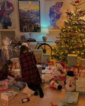 Meryem Uzerli Instagram - 🎅 🎄 🎁 ❤️