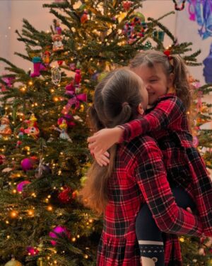 Meryem Uzerli Instagram - 🎅 🎄 🎁 ❤️