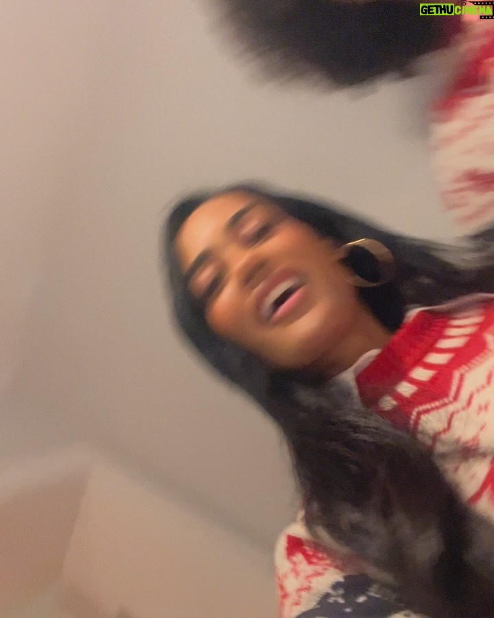 Micaela Reis - 9.6K Likes - Feliz Natal 💫❤️