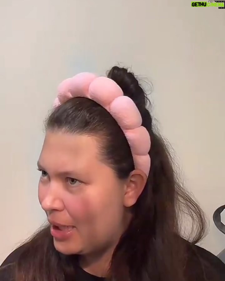 Michelle Carvalho - 115.1K Likes - Un día estás en shock porque tus amigos vendieron tus zapatillas de colección de Hello Kitty para conseguir votos para ganar el reality y al otro estás contratada por @sanrio para animar su evento del 50 aniversario de #HelloKitty 🥹❤️
Niveles son niveles chicos! 😍 la vida nos sorprende a todos, espero que ustedes jamás pierdan la fé, porque eso que anhelan llegará… Tiempo al tiempo 😘
Gracias @hellokittychile por darme esta oportunidad 🫰 amé estar con mi personaje favorito de infancia ❤️
Fotos por: @catalinafuentesf
Maquillaje y pelo: @pamecorca
Vestido: @nicolettavalentina