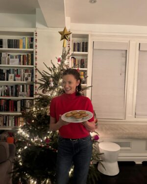 Michelle Gomez Instagram - #merrychristmas folks. Hope u get all you wished for and a little bit more.
