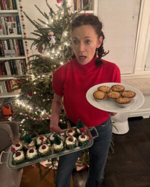 Michelle Gomez Instagram - #merrychristmas folks. Hope u get all you wished for and a little bit more.