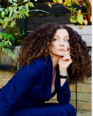 Michelle Gomez Instagram - Ok well that happened. “That” being democracy in action, whether we like the outcome or not. Now we all have a lot of work to do. #roll #up #your #sleeves and thank you @kamalaharris for bringing the hope, the energy, the example. There is no defense to kindness so let’s kill them with as much kindness and understanding as we can muster. Let’s look at our part in all of this and see what we can change for a different result next time. On On friends. Xx