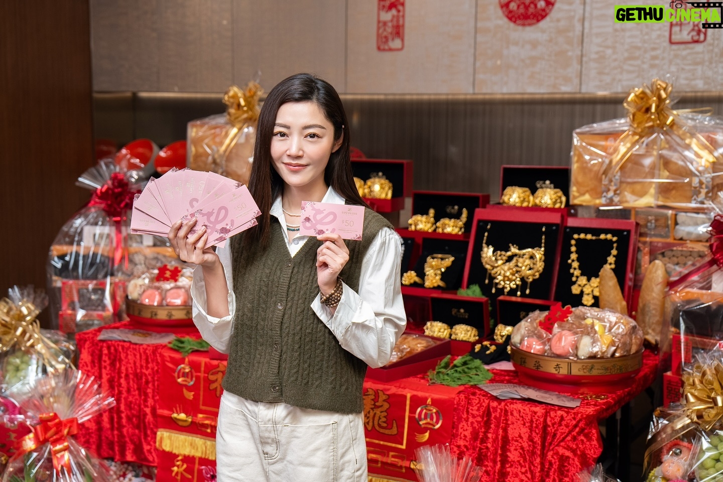 Michelle Wai - 40.1K Likes - 原來過大禮係咁嘅感覺㗎 @drkenleychau ❤️❤️
#終於有時間搞吓婚禮嘢
#船到橋頭自然直
#多謝整個過大禮團隊
過大禮: @shwedding.store @premierfoodhk
大妗姐: @sh.daikumjei
金器: @emperorjewellery
餅咭: @keewahbakery @lucullus_hk
攝影及錄影工作人員團隊: @luxi.pro