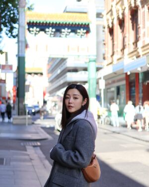 Michelle Wai Instagram - Hello 2025🤩!!!! 

#happynewyear 
#但仲有好多相未post 😝

Jacket: @sandroparis 
Boots: @sam_edelman_hk