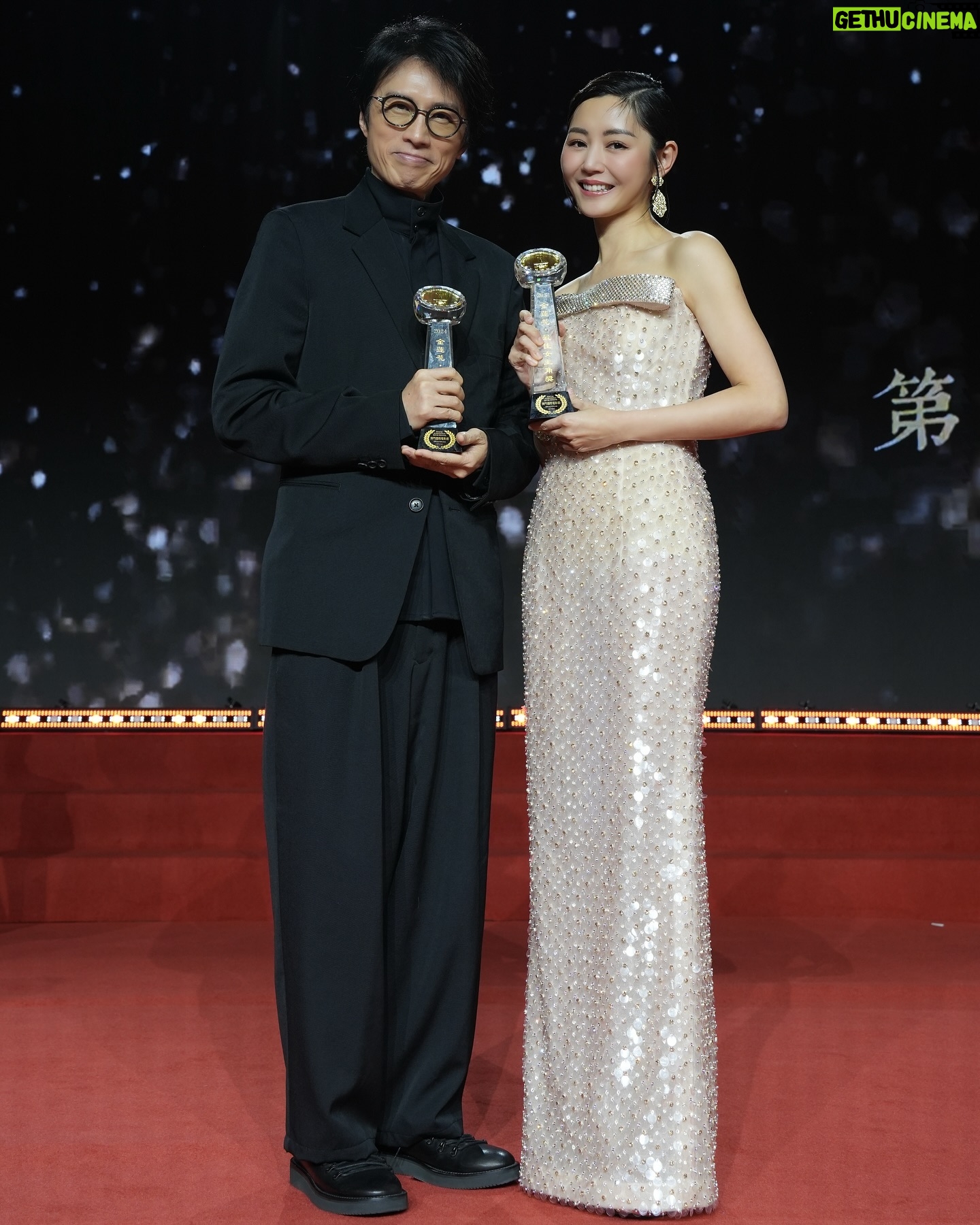 Michelle Wai - 13.3K Likes - 感恩2024年有郭文玥陪我走這一趟奇妙的旅程!2025繼續努力。❤️💪🏼
Styling: @rules.co @kwongbobo
Gown: @tobewed_official
Jewellery: @buccellatimilan
Heels: @giuseppezanotti
Hairstyling: @singsing113
Makeup: @make_up_by_mw
#破地獄 #TheLastDance
#Hello #2025