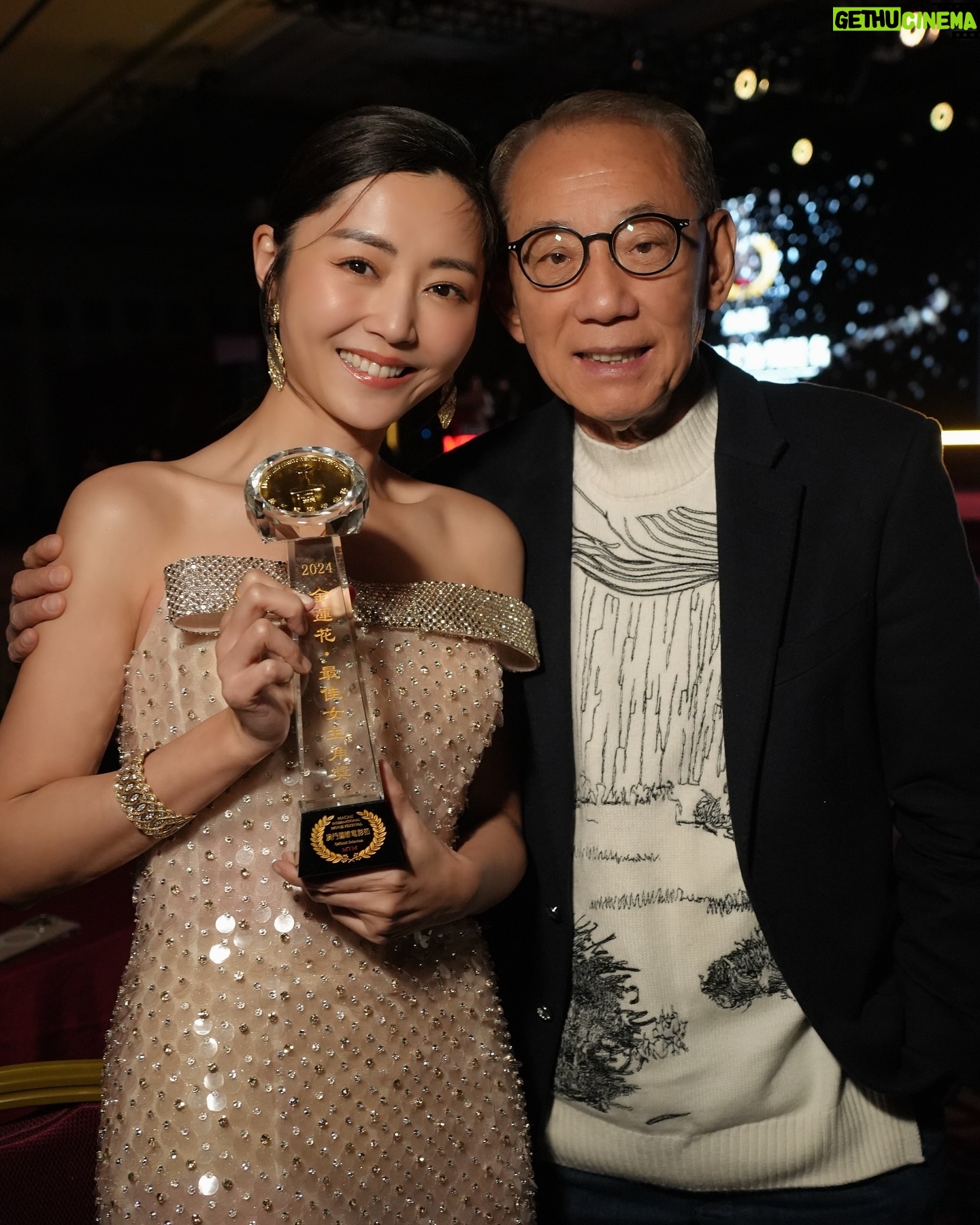 Michelle Wai - 13.3K Likes - 感恩2024年有郭文玥陪我走這一趟奇妙的旅程!2025繼續努力。❤️💪🏼
Styling: @rules.co @kwongbobo
Gown: @tobewed_official
Jewellery: @buccellatimilan
Heels: @giuseppezanotti
Hairstyling: @singsing113
Makeup: @make_up_by_mw
#破地獄 #TheLastDance
#Hello #2025
