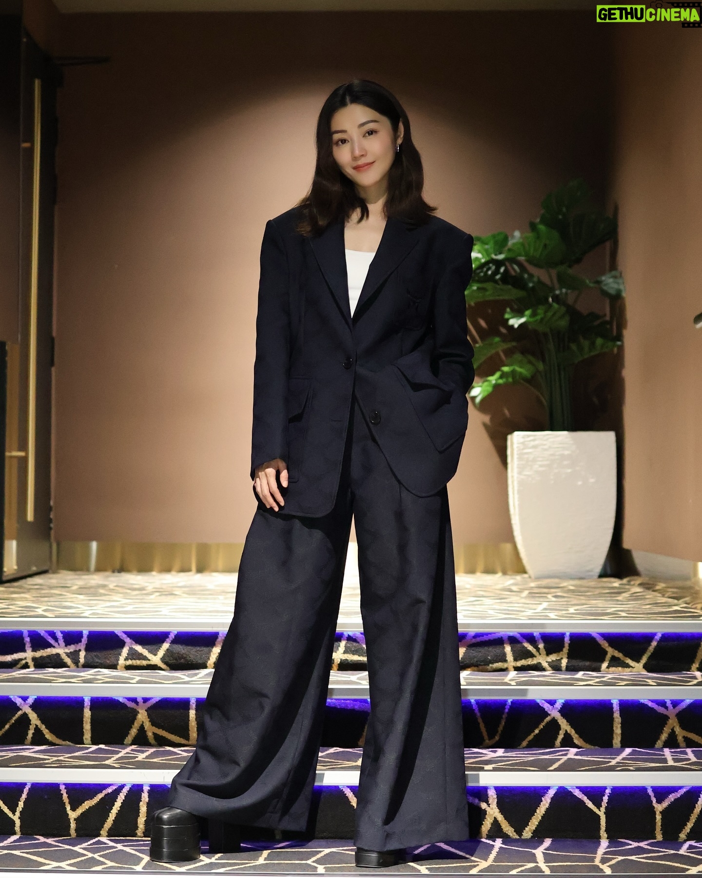 Michelle Wai - 8.4K Likes - 今日繼續戲院見😎
#破地獄 #TheLastDance
Outfit: @mcmworldwide
Makeup: @make_up_by_mw
Hairstyling: @ybf.steve