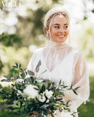 Miisa Rotola-Pukkila Instagram - 🤍🕊 11.6.2022 sanoimme toisillemme tahdon.

Thank you @voguescandinavia & @vmulquiney for writing a beautiful piece about our love story and wedding. 🙏🏻🥰

kuvat: @sannihei
Mun puku ja panta: @anniruuthofficial / puvun toteutus @kaavamaista / pannan toteutus @silviajurvansuu 
Meikki ja hiukset: @miia_ollula 
Tomaksen puku: @teemumuurimaki @turo1938