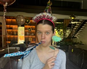 Milla Jovovich Instagram - Happy 17th Birthday to our queen @everanderson!!🥳 I remember looking at my newborn, my first baby and wondering what kind of a teenager she would be. Not even being able to imagine how this tiny, adorable, screaming being could develop into a rational, articulate human.😂 I knew you would be awesome, because I’m your mom, so I mean obviously💅🏼, but I could never imagine, not in a million years, what an intelligent, hilarious, talented and powerful young woman you would turn out to be! The journey I’ve watched you take has been the most mind blowing experience of my life. Seeing you grow and understand who you are and what you want, seeing you deal with difficult situations that seemed like they could swallow you up, but instead made you stronger and you managed to overcome. Seeing you make the choices that weren’t the easiest, but the ones that would help you develop into a more resilient, understanding and disciplined person have inspired and taught me so much more than I ever thought possible! I mean I’m the mom, you should be learning from me! Yet, I’m the one who learned so much from you. Everyday I wake up so grateful to be on this life adventure with you and everyday brings new knowledge and understanding that I never would have had without you showing me and teaching me. What an honor it’s been raising you. What a privilege to share this life together. I love you more than I can ever describe because my words are just a pale shadow of the feelings in my heart! Happy Birthday Ever! My fireheart!❤️‍🔥