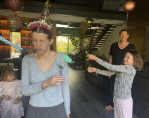 Milla Jovovich Instagram - Happy 17th Birthday to our queen @everanderson!!🥳 I remember looking at my newborn, my first baby and wondering what kind of a teenager she would be. Not even being able to imagine how this tiny, adorable, screaming being could develop into a rational, articulate human.😂 I knew you would be awesome, because I’m your mom, so I mean obviously💅🏼, but I could never imagine, not in a million years, what an intelligent, hilarious, talented and powerful young woman you would turn out to be! The journey I’ve watched you take has been the most mind blowing experience of my life. Seeing you grow and understand who you are and what you want, seeing you deal with difficult situations that seemed like they could swallow you up, but instead made you stronger and you managed to overcome. Seeing you make the choices that weren’t the easiest, but the ones that would help you develop into a more resilient, understanding and disciplined person have inspired and taught me so much more than I ever thought possible! I mean I’m the mom, you should be learning from me! Yet, I’m the one who learned so much from you. Everyday I wake up so grateful to be on this life adventure with you and everyday brings new knowledge and understanding that I never would have had without you showing me and teaching me. What an honor it’s been raising you. What a privilege to share this life together. I love you more than I can ever describe because my words are just a pale shadow of the feelings in my heart! Happy Birthday Ever! My fireheart!❤️‍🔥