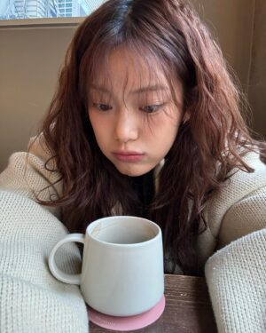 Min-seo Instagram - 우히히!!
첫 눈 구경하러 혼커 타임…☕️☃️❄️🤍